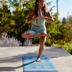 Gaiam Premium Metallic Reversible Scalloped Ink Yoga Mat (6mm) -Yoga Spirit Shop 05 63956GAIAMPREMIUMMETALLICREVERSIBLESCALLOPEDINKYOGAMAT1